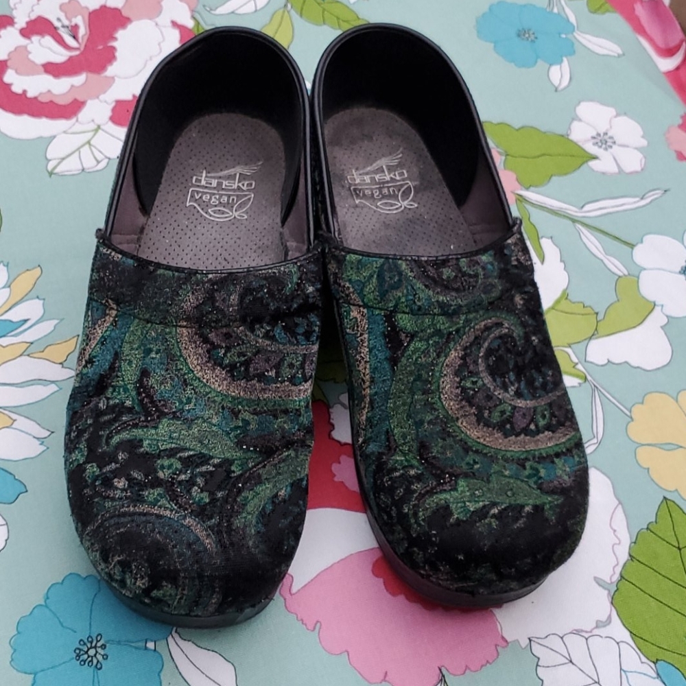Dansco size 40 Velvet lightly used Clogs